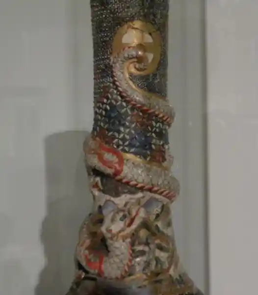 Cross design formed by overlapping circles